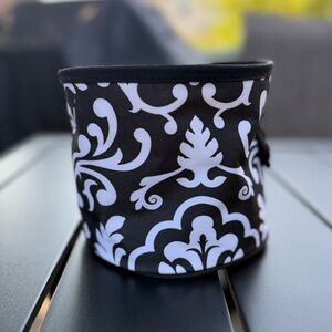 Thirty-one (31) Small Round Oh Snap Bin